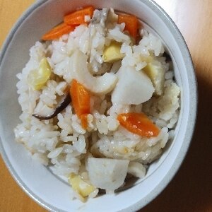 簡単　めんつゆで♪鶏もも肉の炊き込みご飯